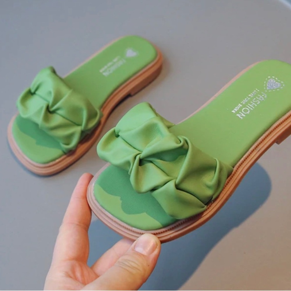 Boutique Kids Green Ruched Flat Slides